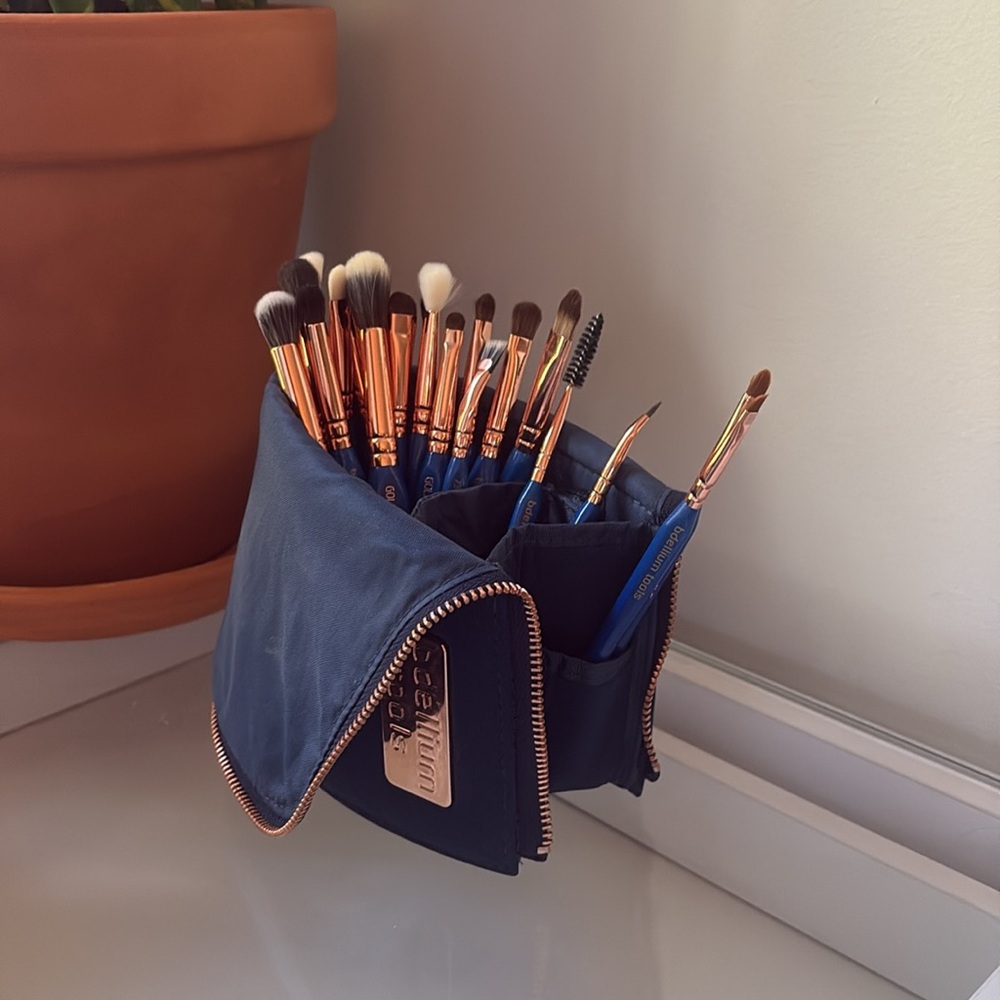 Blue/Rose Gold Makeup Brushes w/Pouch
